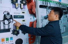  自強不息、筑夢教育——郎小明故事主人公：東北科技職業技術學校黨委書記 郎小明