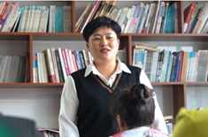  周艷文：巧手編織致富夢故事主人公：榆樹市巾幗草編專業合作社理事長 周艷文