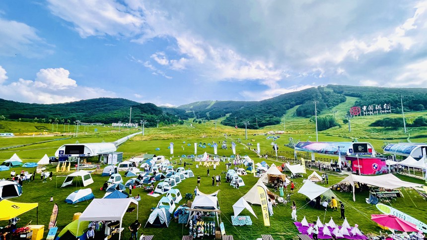 風景秀美的度假區引無數游客前來游玩(萬科松花湖度假區供圖)