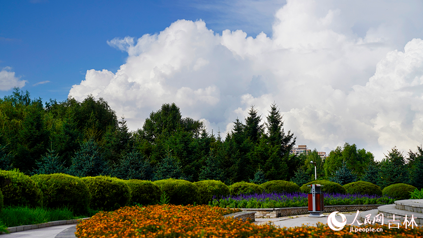 吉林“高顏值”藍天白云在線。人民網 李思玥攝