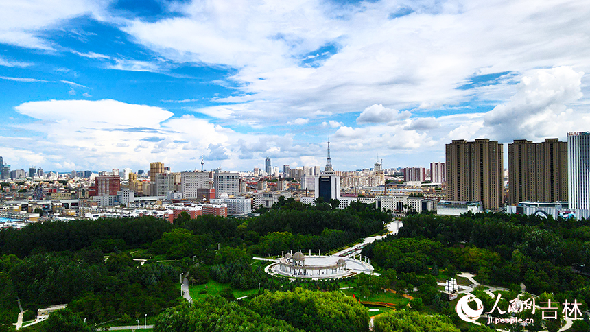 吉林“高顏值”藍天白云在線。人民網 李成偉攝