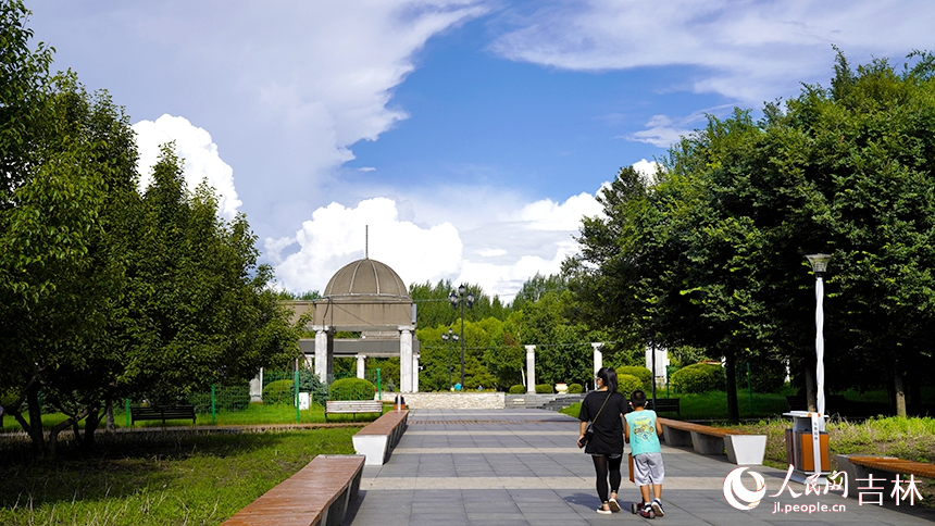 吉林“高顏值”藍天白云在線。人民網 李思玥攝