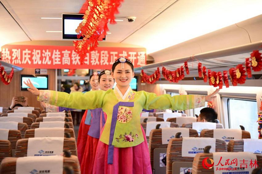 2021年12月24日，敦白高鐵正式開通運營（資料圖片）。人民網 李洋攝