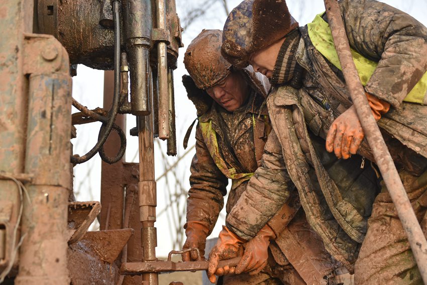 《長春地鐵勘測漢子》。張得魯 攝