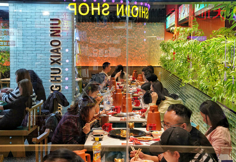 餐飲業加速復蘇。人民網李洋攝