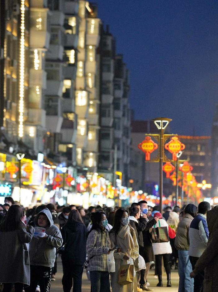 近日，長春桂林路商業街區的客流量猛增。人民網 李洋攝