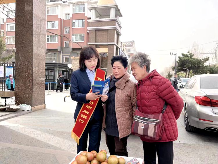 帶隊宣傳金融產品