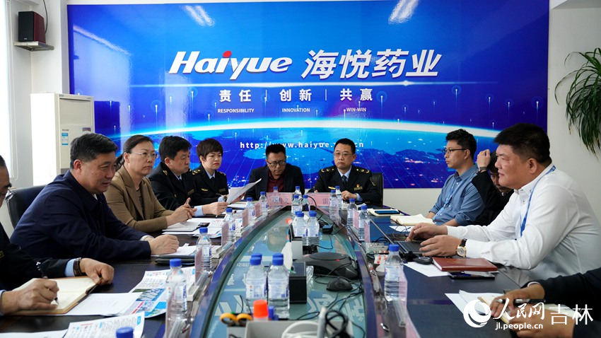 “知識產權+”服務專項調研組走進海悅藥業股份有限公司。人民網 李成偉攝