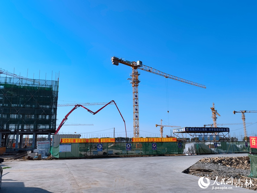 吉林鄂中肥業有限公司年產70萬噸新型肥料生產項目。人民網記者 馬俊華攝