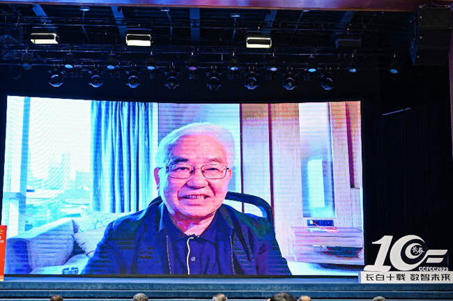 清華大學鄭緯民院士致辭。