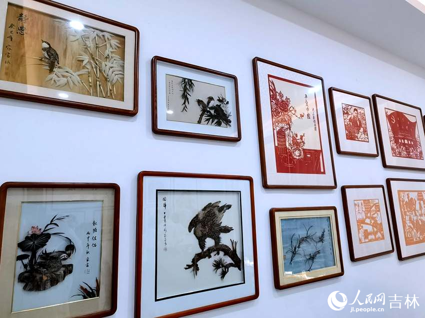 羽毛畫。人民網記者 馬俊華攝