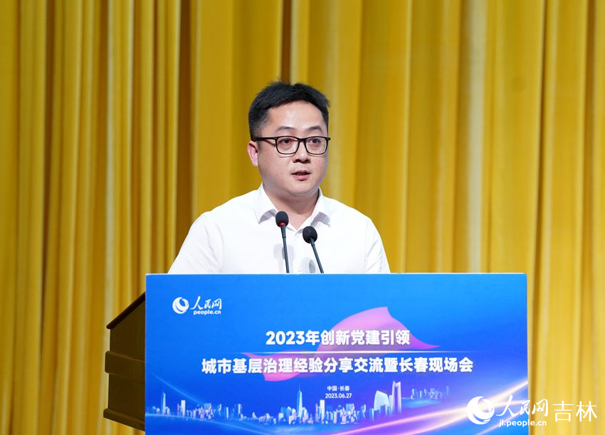 寧波市鄞州區社會治理中心副主任黃康。人民網石天蛟 攝