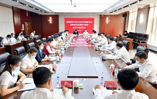 堅持抓基層打基礎強黨建促治理 努力讓黨旗在基層一線高高飄揚