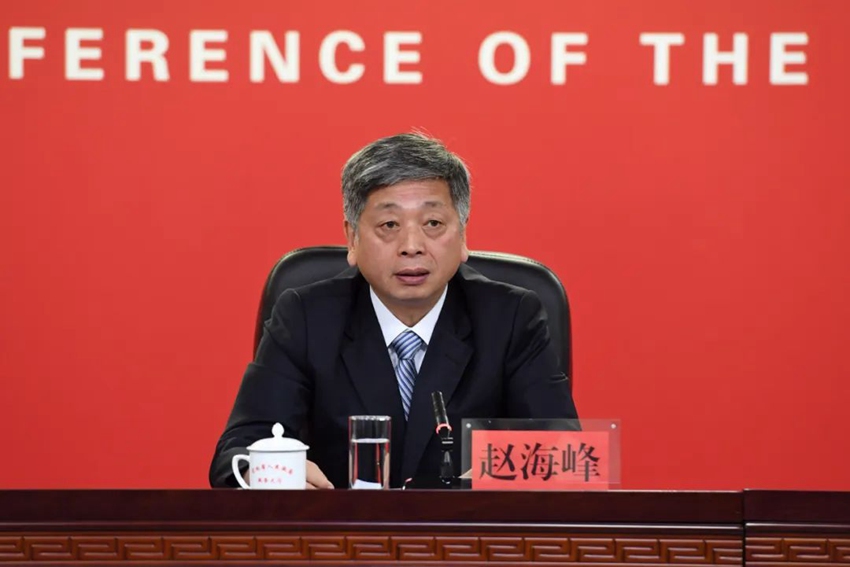 吉林省發改委主任趙海峰回答記者提問。（吉林發布）