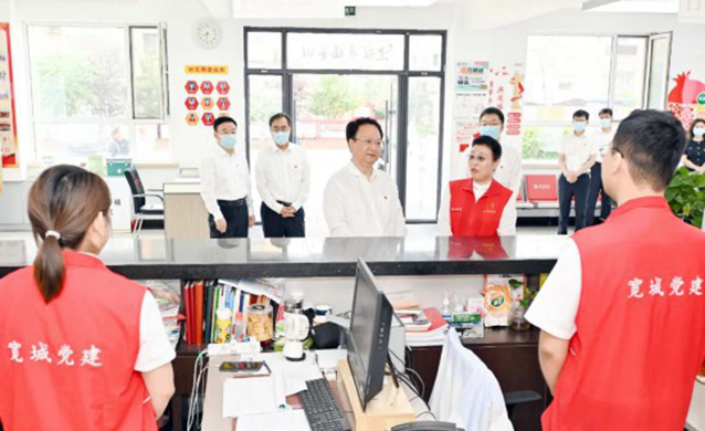 努力讓黨旗在基層一線高高飄揚