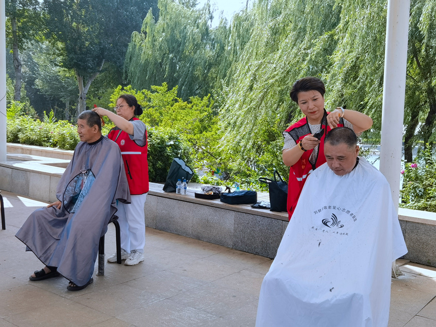 長春寬城區“吉行軍”退役軍人志愿服務隊開展“吉行有我，義剪獻愛心”志愿服務活動。