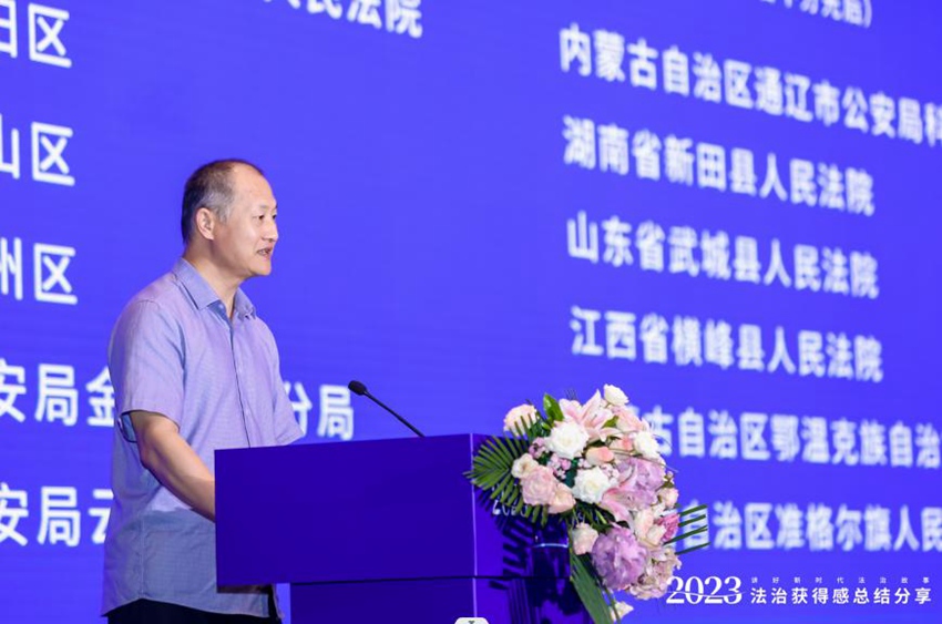 中共中央黨校（國家行政學院）社會和生態文明教研部社會治理教研室主任馬福云宣讀典型案例名單（郭肅檸 攝）