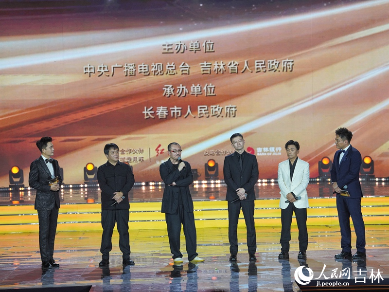 寧浩、烏爾善、郭帆、王寶強等嘉賓上臺發言。人民網記者 李洋攝