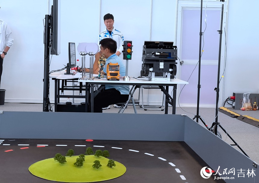 人工智能訓練賽項選手陳立博。人民網記者 馬俊華攝