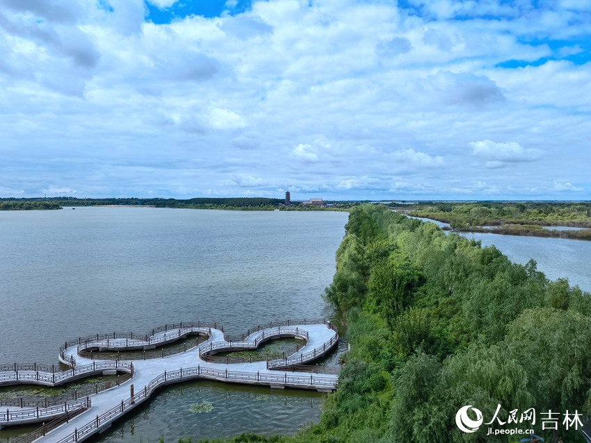 鳥瞰嫩江灣。人民網記者 馬俊華攝