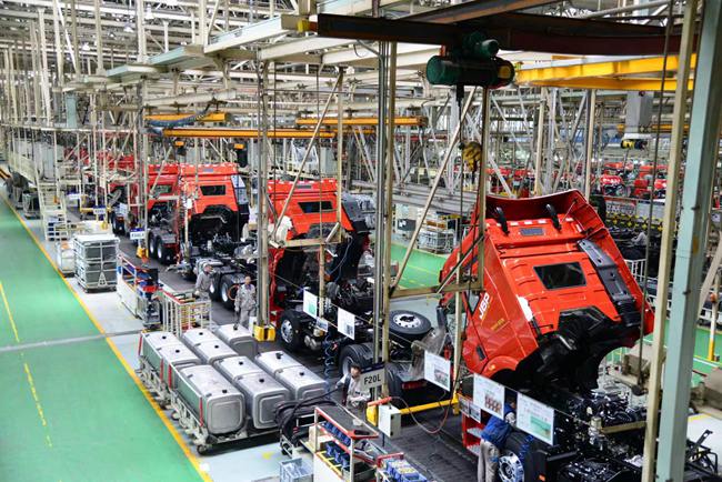 一汽解放卡車廠總裝車間。人民網記者 李洋攝