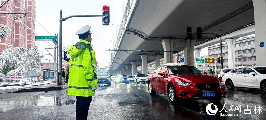 “邂逅”初雪 吉林省長春市今冬第一場雪如約而至【2】