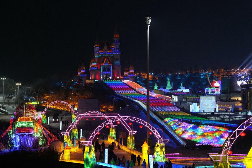 12月12日，長春冰雪新天地開門迎客。人民網記者 李洋攝