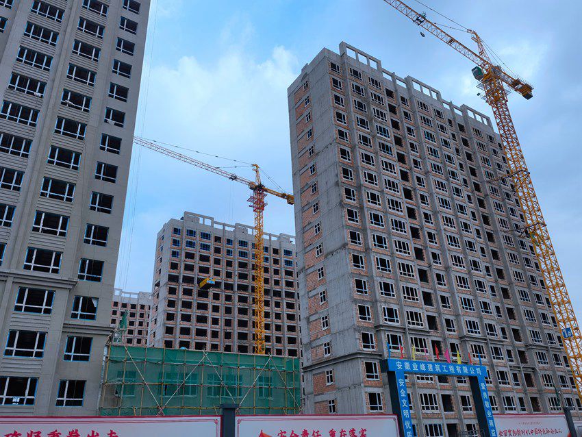 正在建設中的棚戶區改造工程。人民網記者 馬俊華攝