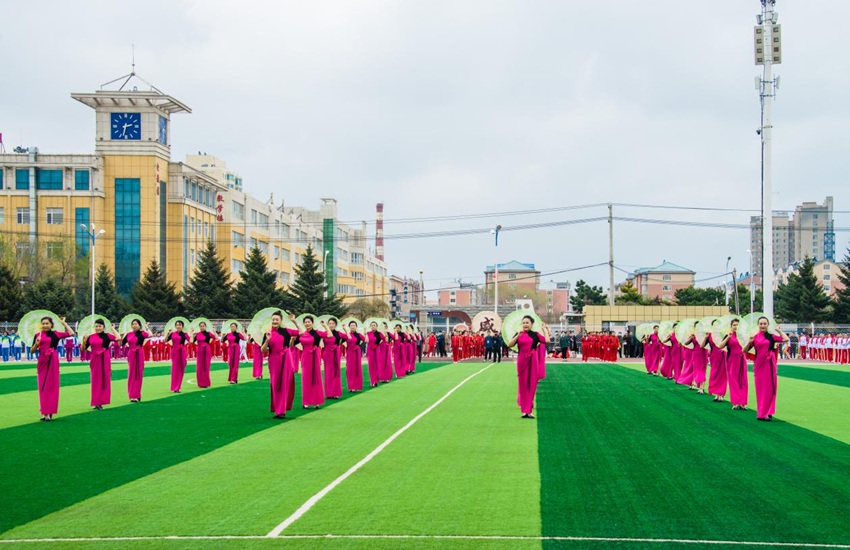 德惠市旗袍協會的成員們正在排練展演節目。（德惠市委宣傳部供圖。資料圖片）