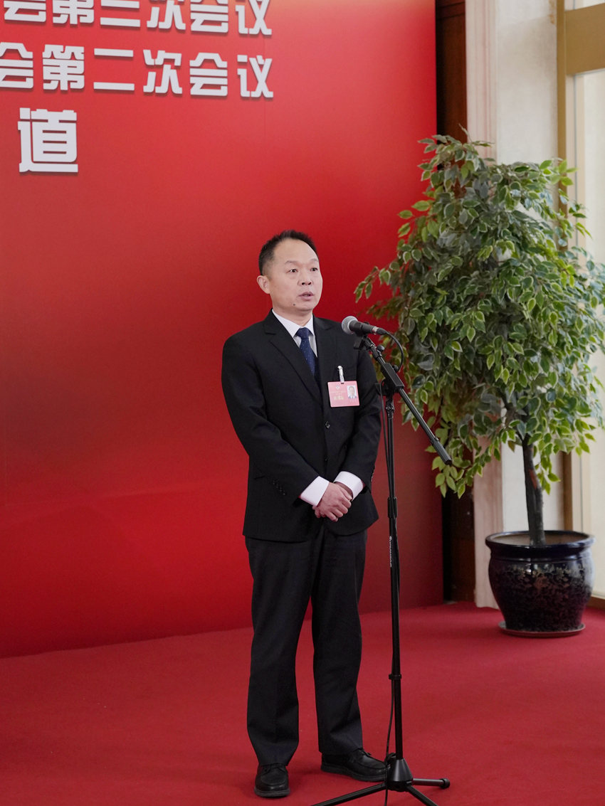 吉林省政協委員、吉林省民航機場集團總經理李樹英。人民網記者 李洋攝