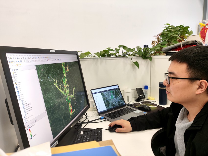 鞏加龍對湖南長沙農業進行監測。