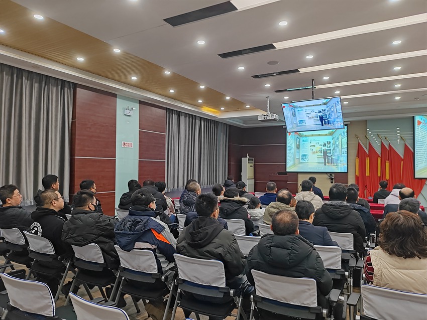 中國電信股份有限公司吉林分公司組織黨員干部員工觀看思政課直播。