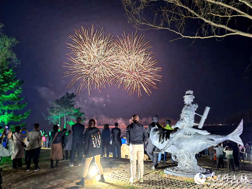 煙花秀。人民網記者 馬俊華攝