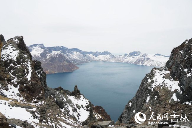 長白山天池。人民網記者 皇甫萬里攝
