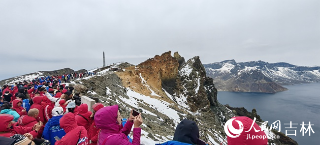 5月30日，長白山北景區游人如織。人民網記者 李成偉攝