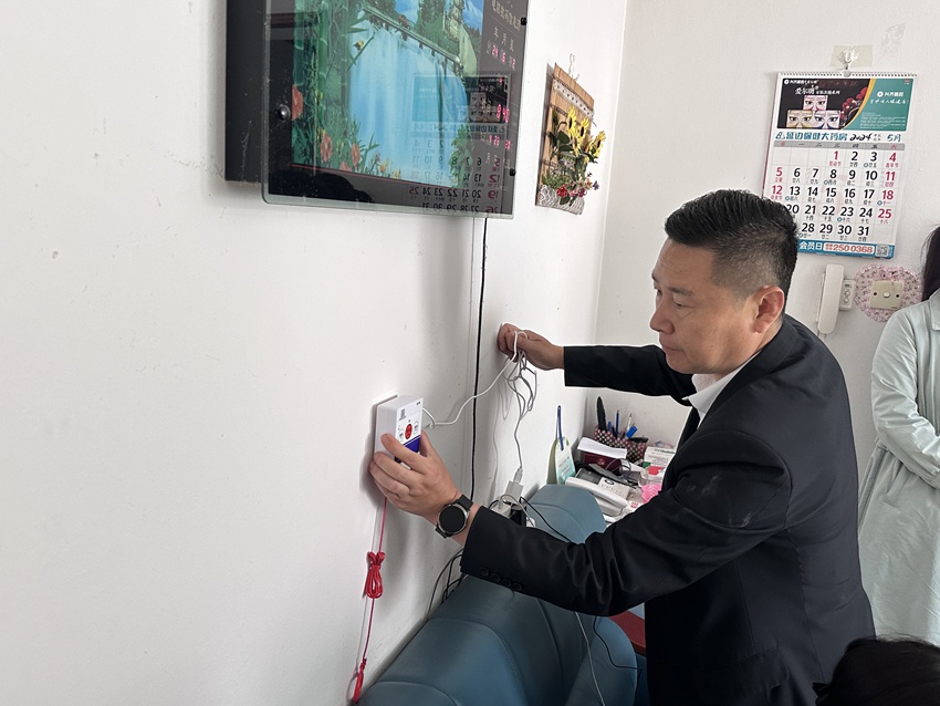 上門安裝。王曉彤 攝