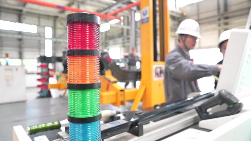 智能扭矩系統四種顏色的指示燈。人民網 石天蛟攝