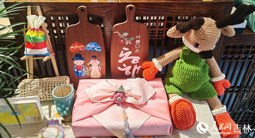 “美麗工坊”展示的產品。人民網 石天蛟攝