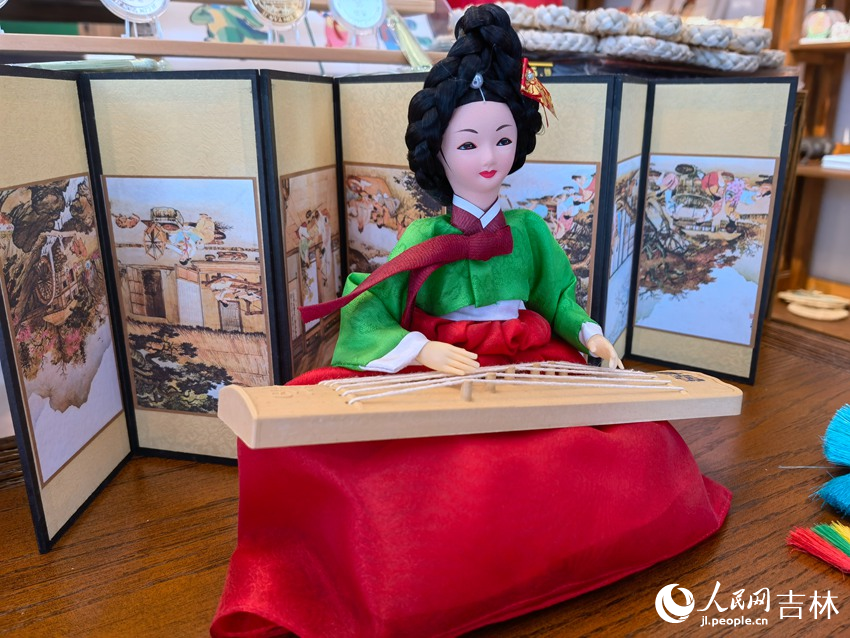 “美麗工坊”的展品充滿了濃厚的朝鮮族民俗特色。人民網記者 馬俊華攝