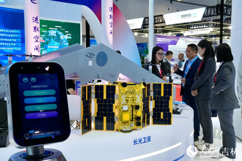 本次光博會，長光衛星帶來了“吉林一號”衛星星座的代表性衛星。人民網記者 李洋攝