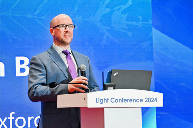 英國牛津大學講席教授、大會共主席Martin Booth致大會開幕歡迎辭