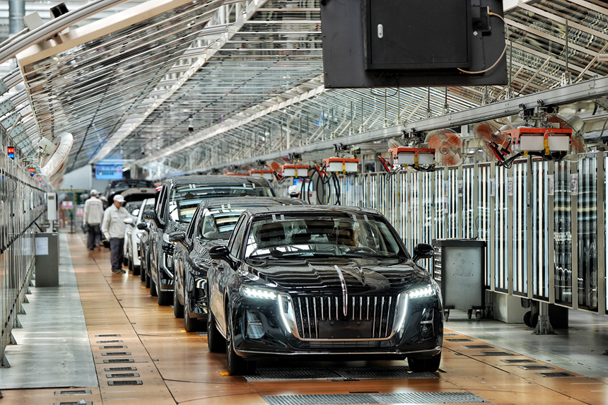 在一汽紅旗繁榮工廠總裝，一輛輛紅旗汽車即將銷往世界各地。人民網記者 李洋攝