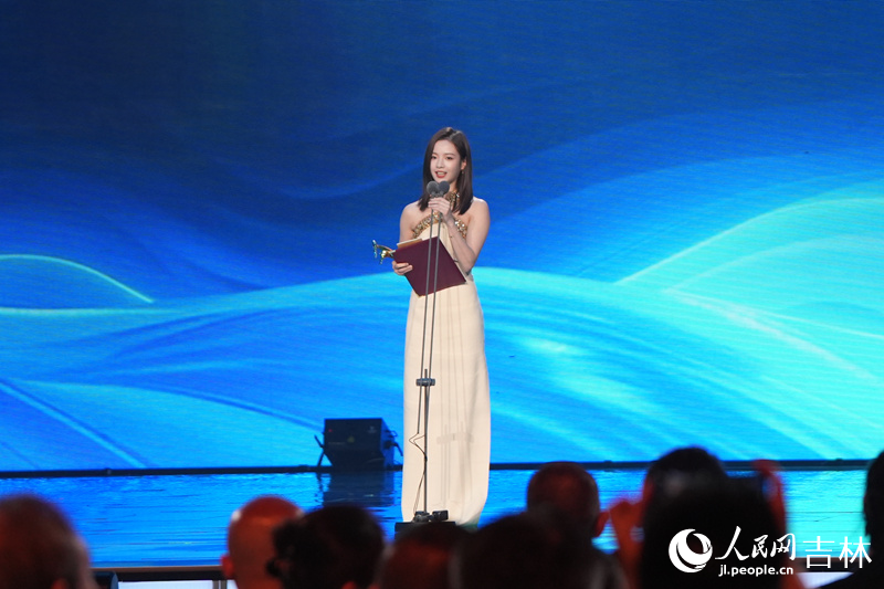 青年演員李庚希獲最佳女演員獎。人民網記者 李洋攝