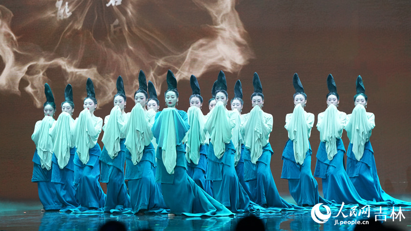 舞蹈詩劇《只此青綠》展現了中華傳統文化的卓越之美