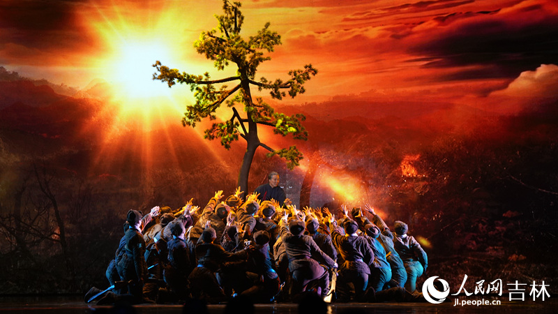 《志愿軍：雄兵出擊》的主題曲《繁花依舊》則觸動了無數觀眾的心弦。