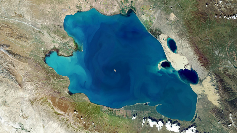 中國青海湖亞米級衛星遙感影像?！凹忠惶枴毙l星攝