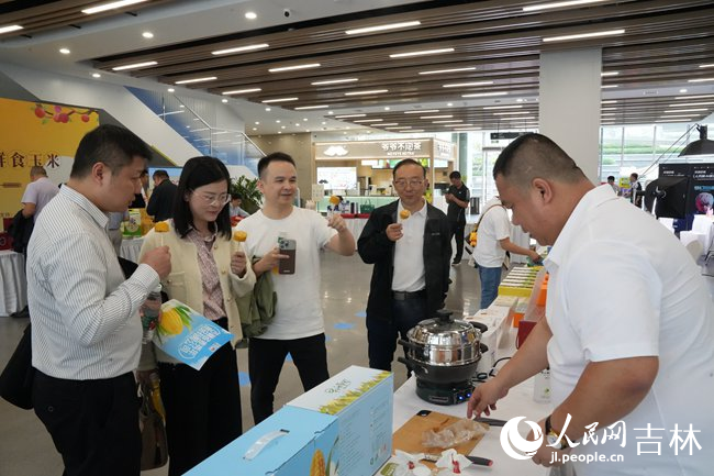 長春大米和長春鮮食玉米品鑒會現場。人民網記者 李洋攝