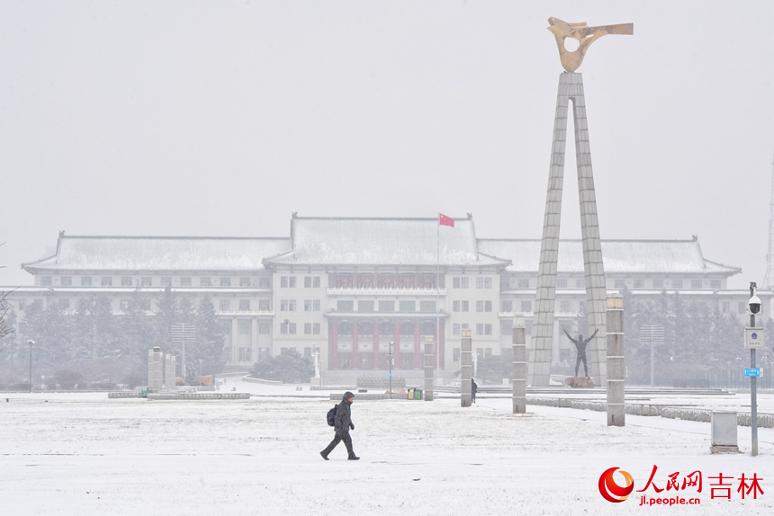 26日，長春迎來入冬以來最強降雪天氣。人民網記者 李洋攝