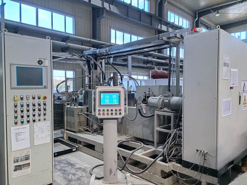 北京機科國創輕量化科學研究院有限公司開發的高壓環氧樹脂注膠機。