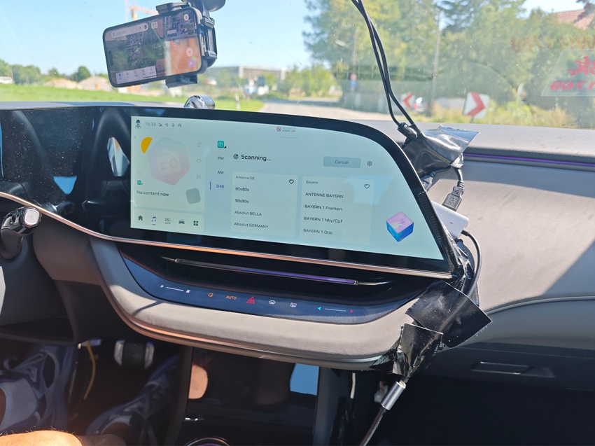 搭載DAB功能紅旗EH7海外版慕尼黑路測現場。